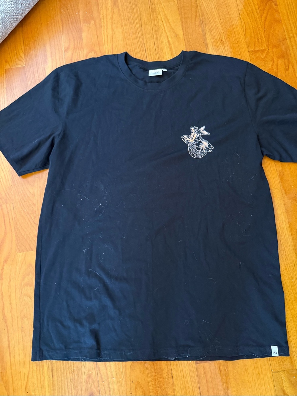 Casual Black Short-Sleeve Graphic Crew Tee